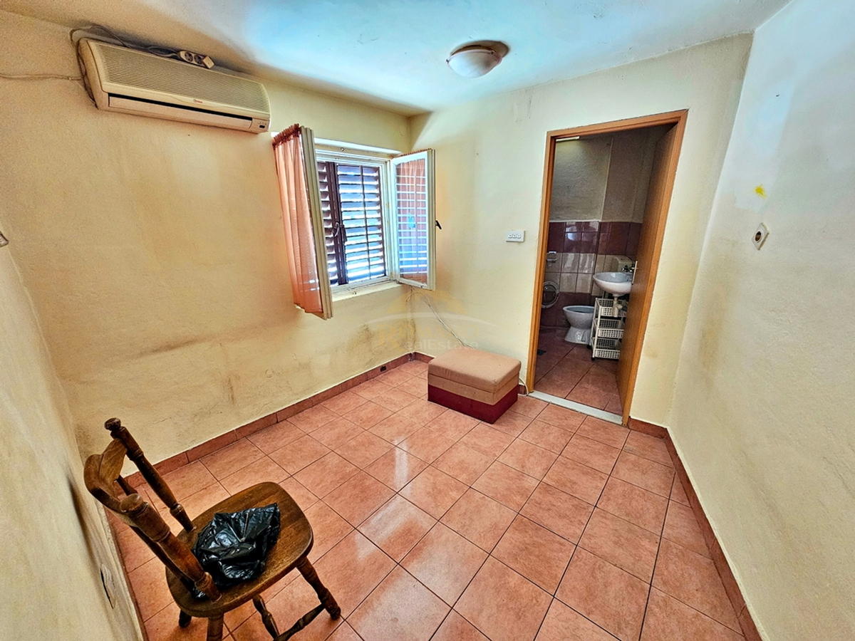 Casa da ristrutturare a 300 m dal centro di Trogir